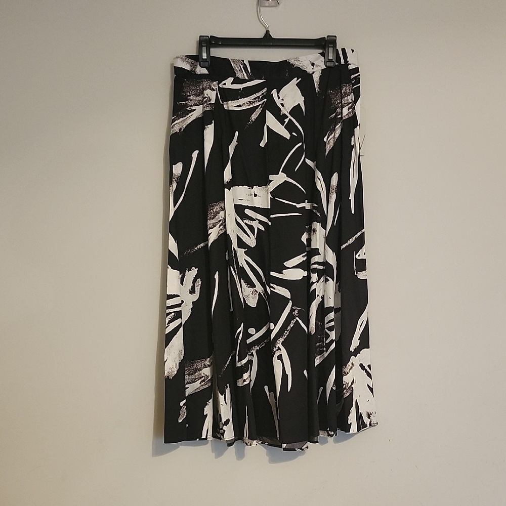 Stylish Black and White Women's Skirt